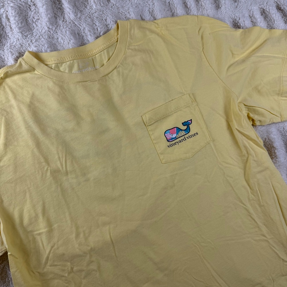 Vineyard Vines Mens XL Yellow Tropical Fruit Whale Pocket T-Shirt Short Sleeve